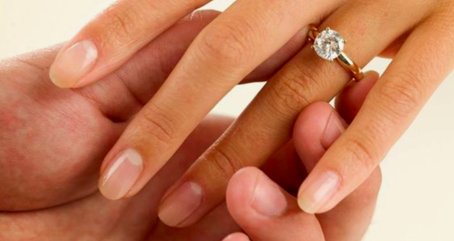 SELECTING AN ENGAGEMENT RING